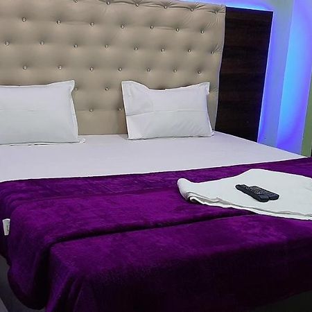 Hotel Radhe Krishna Adilabad Esterno foto