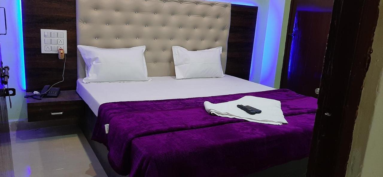 Hotel Radhe Krishna Adilabad Esterno foto
